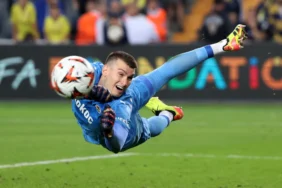 Dominik-Livakovic-Barcelona-yolunda-Fenerbahce-ile-anlasma-saglandi-Hirvat-kalecinin-bonservisi-bonuslarla-4-milyon-avro-featured