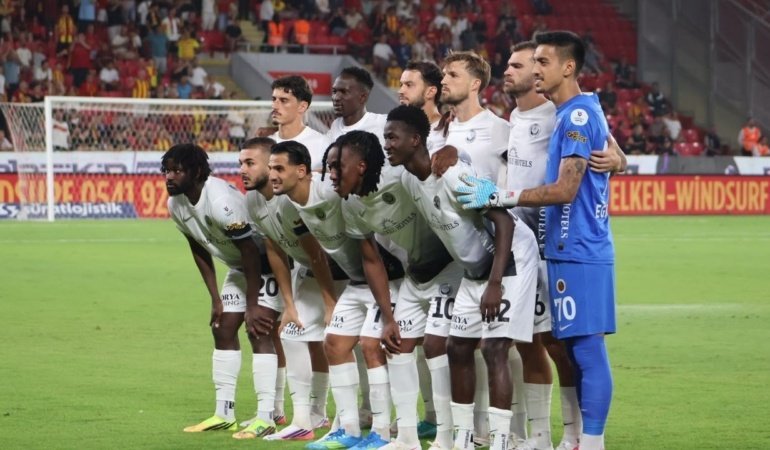 Göz göz taraftarlarına kavuştu: Göztepe-Gençlerbirliği maçında ilk yarı kaç kaç bitti?