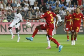 Goztepe-deplasmandan-1-puanla-dondu-Samsunspor-3-3-Goztepe-featured