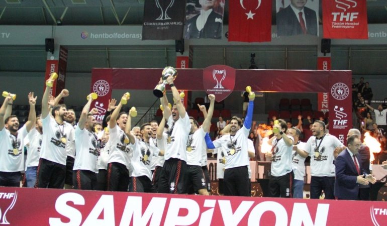 Hentbol Cumhurbaşkanlığı Kupası'nın sahibi Beşiktaş oldu