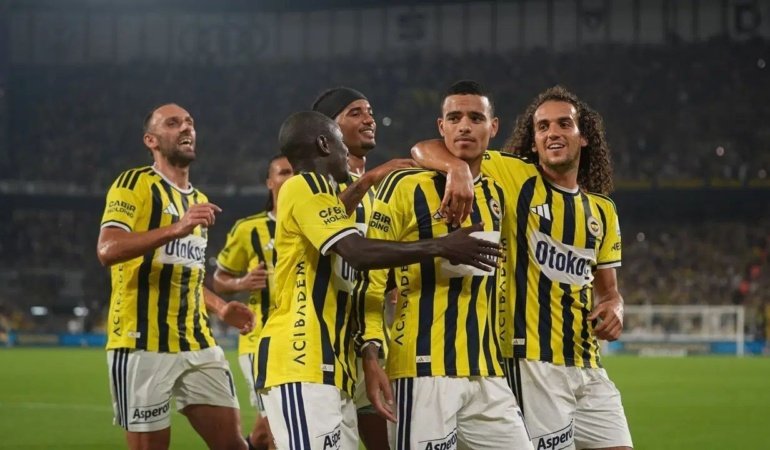 Kadıköy tıklım tıklım: Fenerbahçe Konyaspor'u 4-2 ipe dizdi!