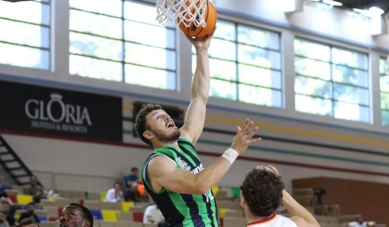 16 üçlük yetti! Denizli basket, Galatasaray’ı Gloria Cup’ta devirdi