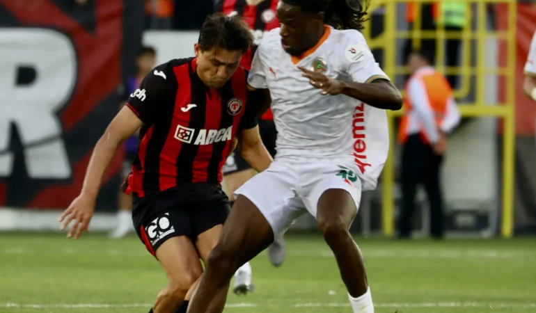 Alanyaspor Çorum'da 3 puanı kaptı! Oyuna girdikten sonra sahne alan Arda Usluoğlu galibiyetin mimarı oldu