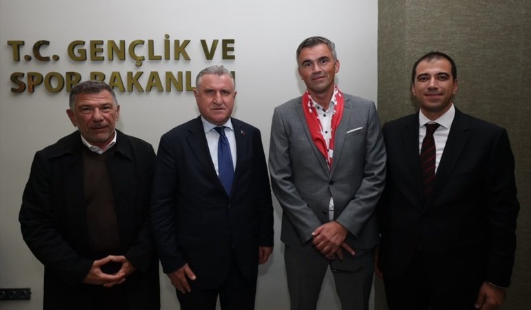 Bakan Osman Aşkın Bak, Avrupa Okul Sporları Federasyonu heyetiyle görüştü
