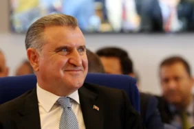 Bakan-Osman-Askin-Bak039tan-Fransa-maci-sonrasi-milli-takima-destek-quotBu-cocuklar-iyi-isler-yapacakquot-featured
