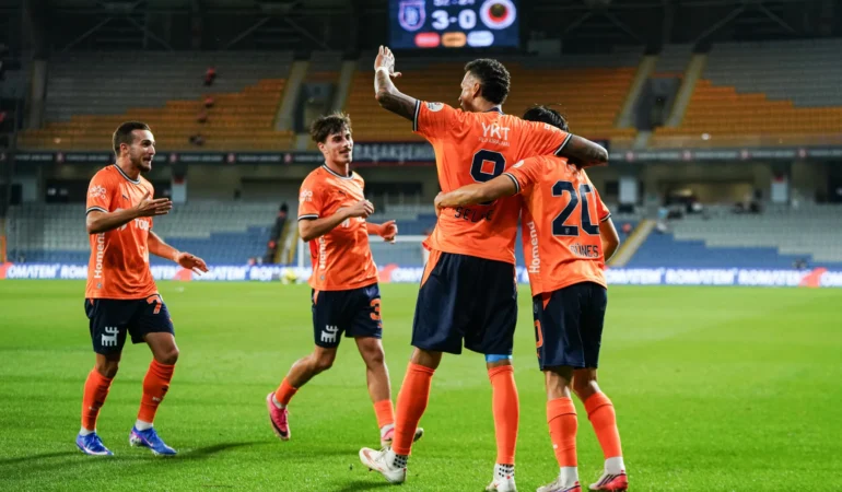 Başakşehir, Gençlerbirliği'ni 4 golle mağlup etti: Eldor Shomurodov attığı 2 golle maça damga vurdu