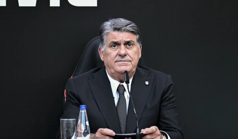 Beşiktaş Başkanı Serdal Adalı olağanüstü seçim kararı aldı: Yönetimde değişim hazırlığı
