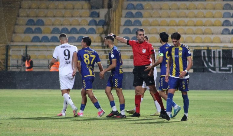 Bucaspor 1928 Altay derbisi yenilgisinin ardından hakem kararlarına tepki gösterdi