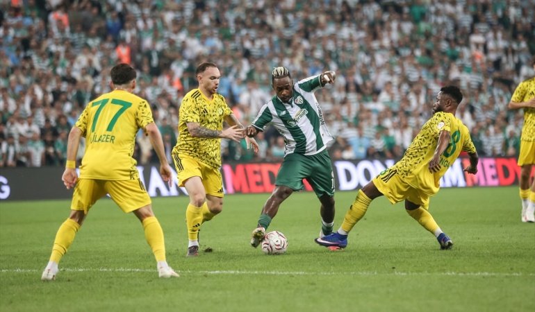 Bursa'da 40 bin taraftar önünde gol düellosu! Kazanan çıkmadı