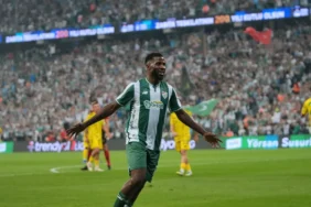Bursaspor039da-Kelechi-Iheanacho-firtinasi-Batman-Petrolspor039u-yikti-8-macta-11-gole-ulasti-featured-1