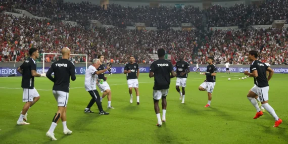 Diyarbakirda-bol-gollu-gece-Amed-Sportif-Faaliyetler-Besiktasi-3-2-maglup-ederek-Super-Ligde-liderlik-koltuguna-oturdu-featured