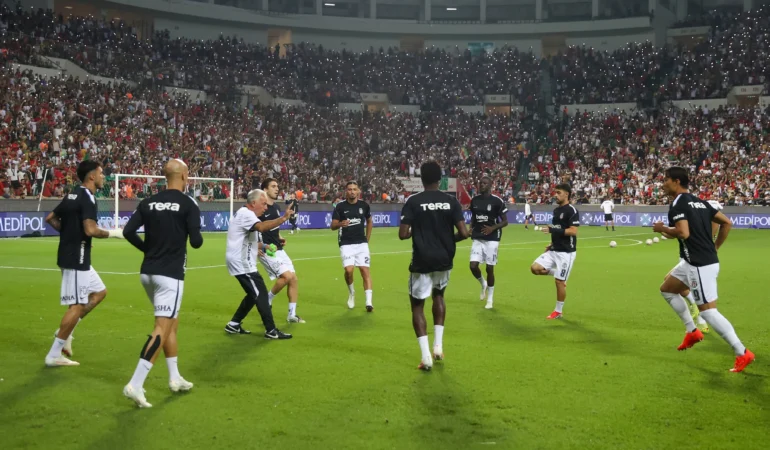 Diyarbakır’da bol gollü gece! Amed Sportif Faaliyetler, Beşiktaş’ı 3-2 mağlup ederek Süper Lig’de liderlik koltuğuna oturdu