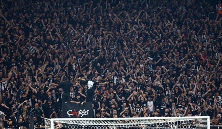 Dolmabahçe’de tribünler doldu