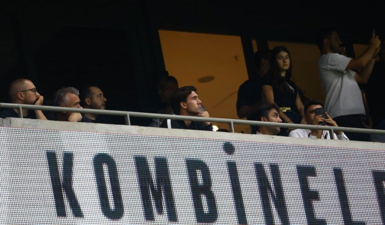Dusan Vlahovic maçı tribünden takip etti