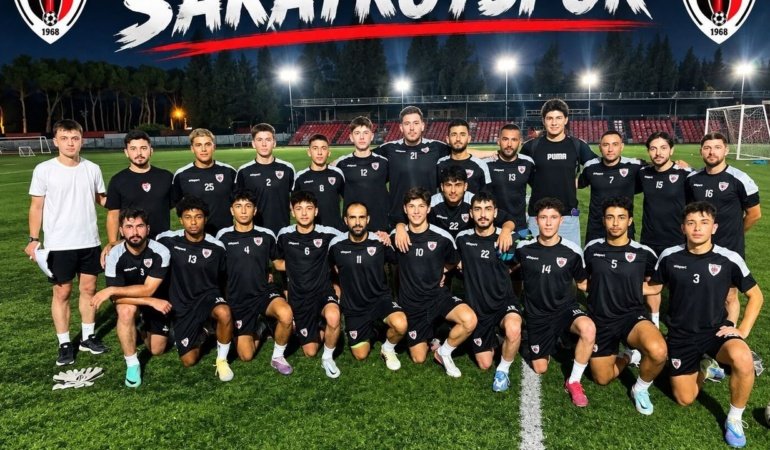 Efeler gençlerle sahaya indi