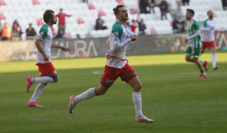 Fatih Taşdelen 2.5 yıl sonra yeniden formasına kavuşuyor: Karşıyaka Gaziemirspor maçında oynayacak mı?