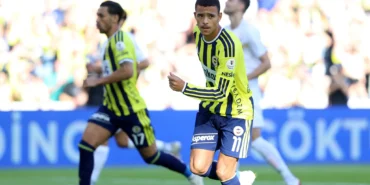 Fenerbahce-bunu-hep-yapiyor-Eyupspora-8-gol-atan-sari-lacivertliler-kulup-tarihine-bir-kez-daha-gecti-featured