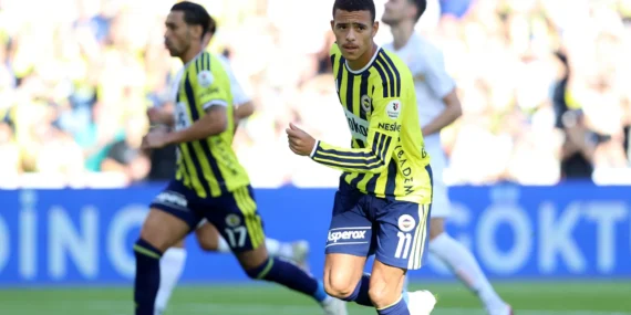 Fenerbahce-bunu-hep-yapiyor-Eyupspora-8-gol-atan-sari-lacivertliler-kulup-tarihine-bir-kez-daha-gecti-featured