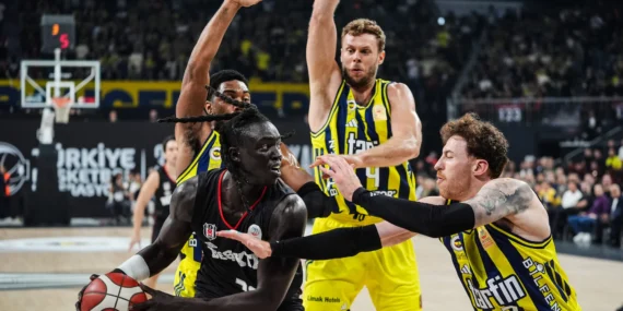 Fenerbahce-finalde-Besiktas039i-maglup-ederek-Cumhurbaskanligi-Kupasi039ni-muzesine-goturdu-featured