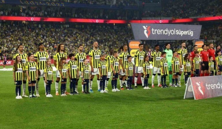 Fenerbahçe ile Eyüpspor karşı karşıya geliyor: Kadrolar açıklandı! Fenerbahçe ve Eyüpspor'un ilk 11'leri…