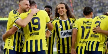 Fenerbahce039de-8-0039lik-zaferin-sirri-cozuldu-Aziz-Yildirim039dan-soyunma-odasinda-gizemli-cikis-featured