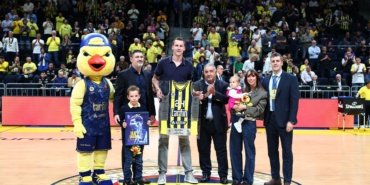 Fenerbahce039de-Jan-Vesely-icin-veda-seremonisi-duzenlendi-featured