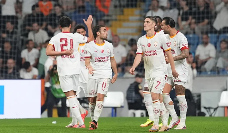 Galatasaray Sporting Lizbon maçı için Portekiz'e gitti: Sarı-kırmızlılarda 4 önemli isim kafilede yer almadı