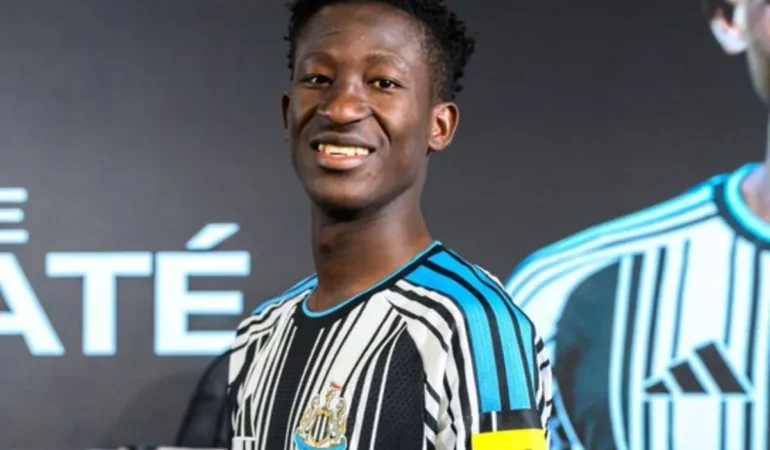Gençlerbirliği'nin 18 yaşındaki futbolcusu Ousmane Diabate Newcastle United'a transfer oldu