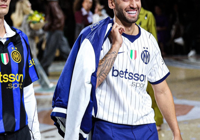 Hakan Çalhanoğlu bu kez sahada değil podyumda