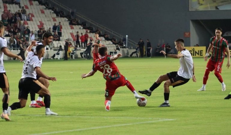 İzmir derbisinde Karşıyaka Gaziemirspor karşı karşıya: Alsancakta ilk yarı kaç kaç bitti?