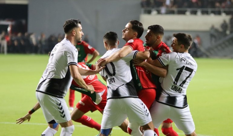 İzmir derbisinde Karşıyaka ve Altay sezonun ilk galibiyeti için sahaya çıkıyor