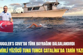 Izmirli-yuzucu-Tuna-Tunca-Catalinada-tarih-yazdi-Smuggler039s-Coveda-Turk-bayragini-dalgalandirdi-featured