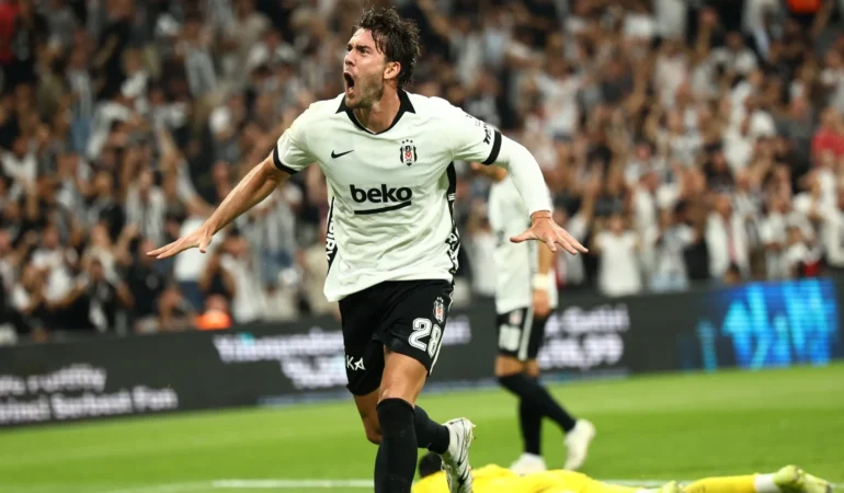 Kara Kartal'a golcüsünden kötü haber! Vlahovic sakatlandı