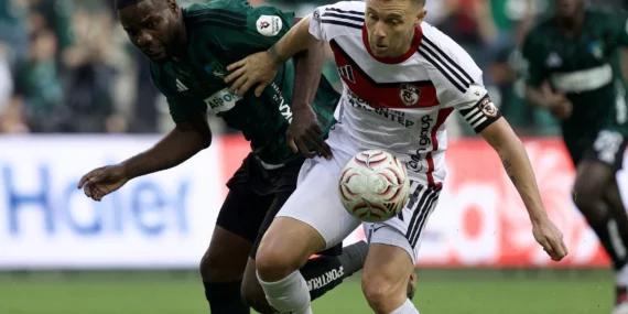 Kocaelispor-evinde-Gaziantep-FK039yi-devirdi-Berkan-Kutlu-ve-Agyei039nin-golleriyle-2-0039lik-galibiyet-geldi-featured