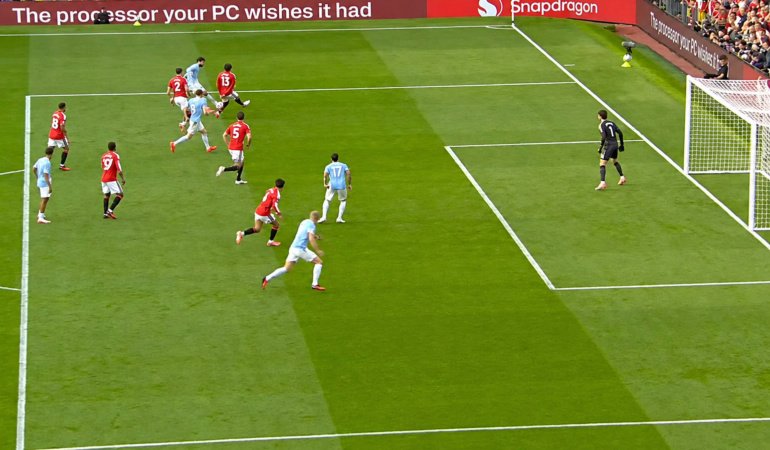 Manchester derbisindeki VAR hatasının faturası ağır oldu