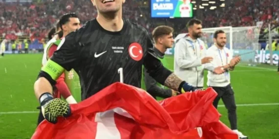 Mert-Gunoka-Fransa-maci-oncesi-milli-takim-kariyeri-icin-ozel-toren-duzenlendi-featured