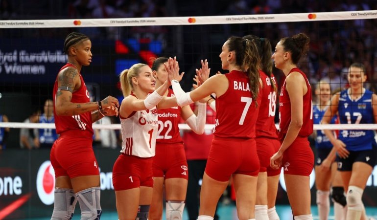 Milliler, CEV Avrupa Şampiyonası'nda çeyrek finale yükseldi