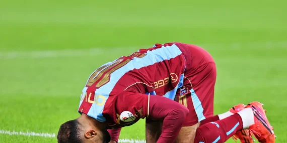 Muhammed-Salah-Galatasaray-derbisine-damga-vurdu-Ilk-yarida-2-gol-ve-1-asistle-Trabzonspor039u-sirtladi-featured