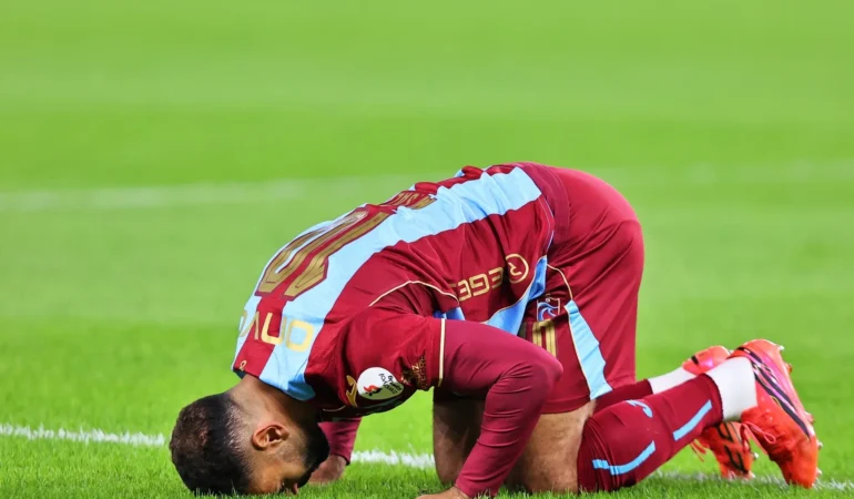 Muhammed Salah Galatasaray derbisine damga vurdu: İlk yarıda 2 gol ve 1 asistle Trabzonspor'u sırtladı
