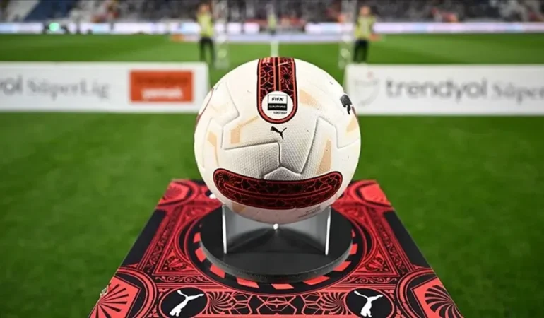 Süper Lig'de zirve el değiştirdi: Milli araya kadar takımlar kaç puan topladı? (Lider kim?)