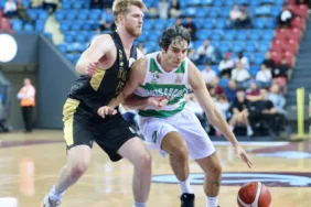 Trabzonspor-Bursaspor-Basketbolu-82-76-yendi-Bordo-mavililer-Basketbol-Super-Liginde-galibiyetle-basladi-featured