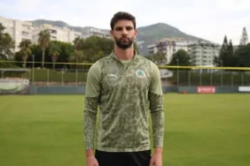 Umit-Akdag-resmen-Besiktas039ta-4-yillik-sozlesme-imzalandi-featured