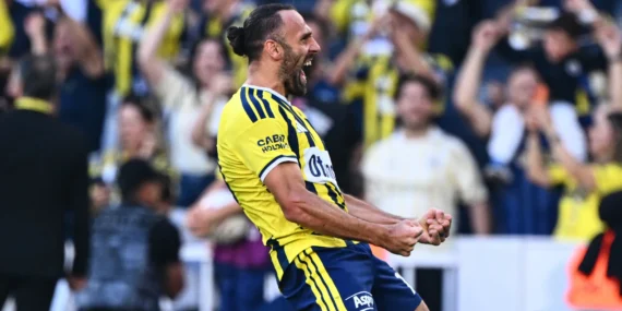 Vedat-Muriqi-Eyupspor039a-karsi-4-golle-sov-yapti-Sari-lacivertlilerde-macin-yildizi-oldu-featured-1