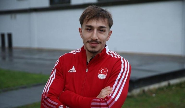 Yusuf Fehmi Genç, rekorla altına uzandı