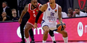 Anadolu-Efes-EuroLeague039in-4.-haftasinda-Olympiakos039a-89-66-maglup-oldu-Deplasmanda-sezonun-3.-yenilgisini-aldi-featured