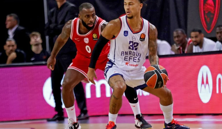 Anadolu Efes, EuroLeague'in 4. haftasında Olympiakos'a 89-66 mağlup oldu! Deplasmanda sezonun 3. yenilgisini aldı