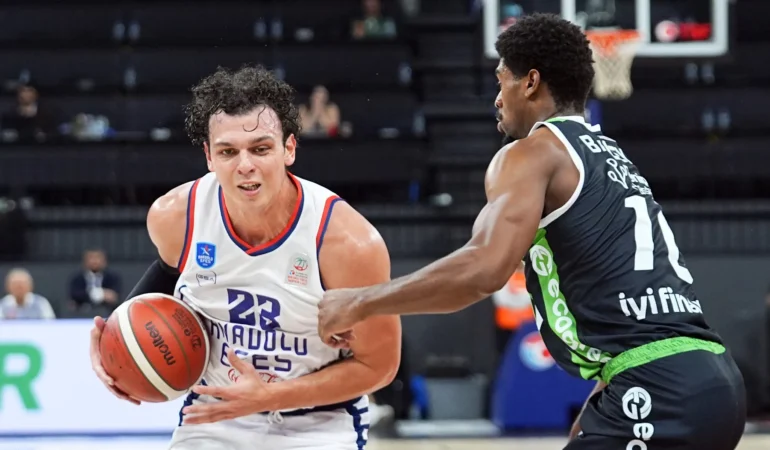 Anadolu Efes, Yukatel Denizli Basket'i 85-76 mağlup etti! Saric'in 18 sayısıyla ligde 3'te 3 yaptı