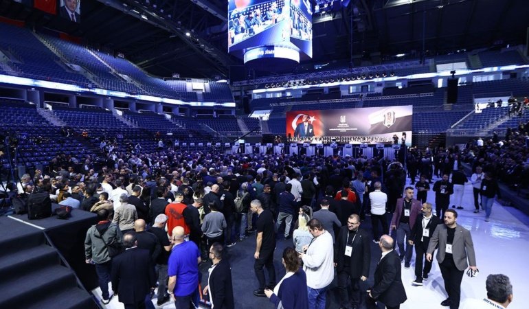 Beşiktaş'ta olağanüstü seçimli genel kurul toplantısı başladı