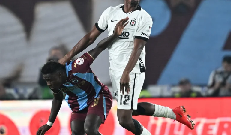 CANLI Trabzonspor-Beşiktaş derbisinde nefesler tutuldu!