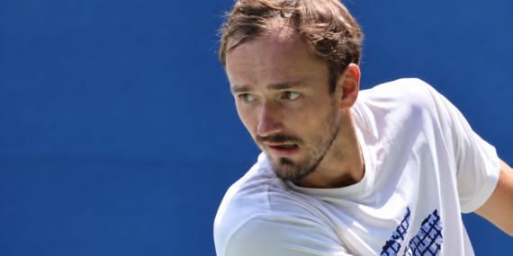 Cin-Acikta-Medvedev-diskalifiye-edildi-Djokovic-finale-cikti-featured